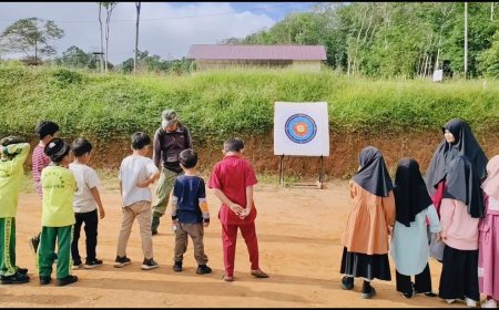Kegiatan Panahan Mingguan di Lapangan Cendekia Muslim: Latih Fokus dan Konsentrasi