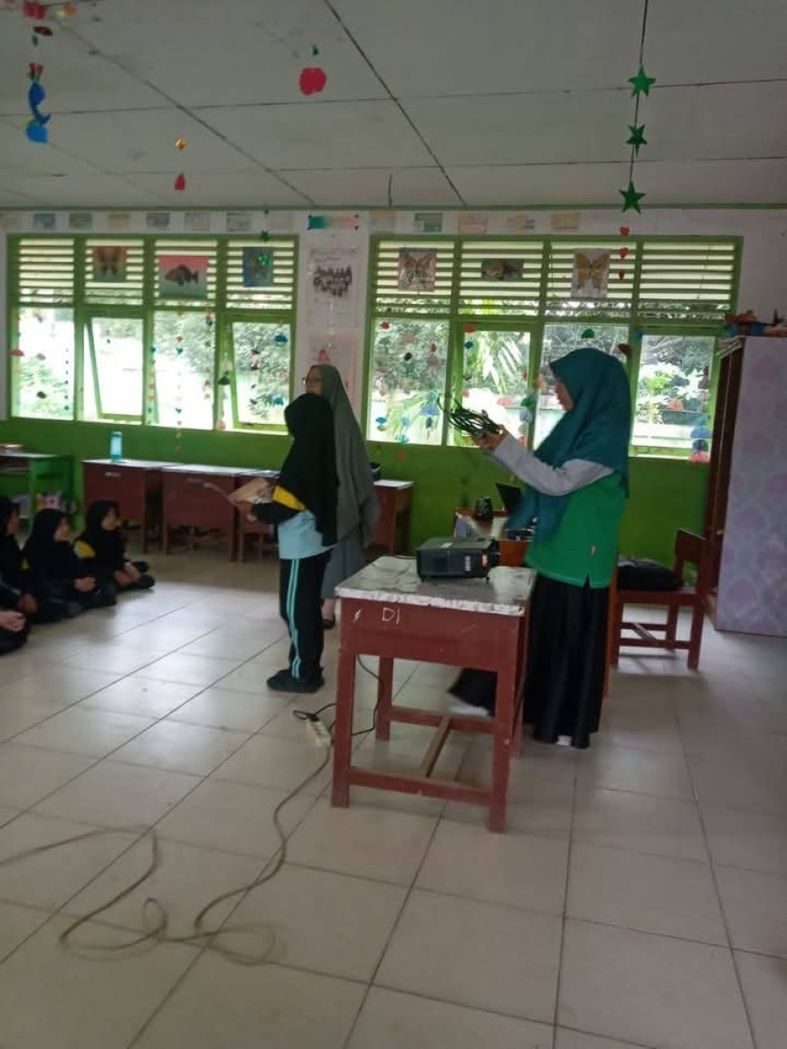 TBM Rumah Edukasi Kunjungi SDN 18 Kumanis untuk Berbagi Ilmu dan Keterampilan