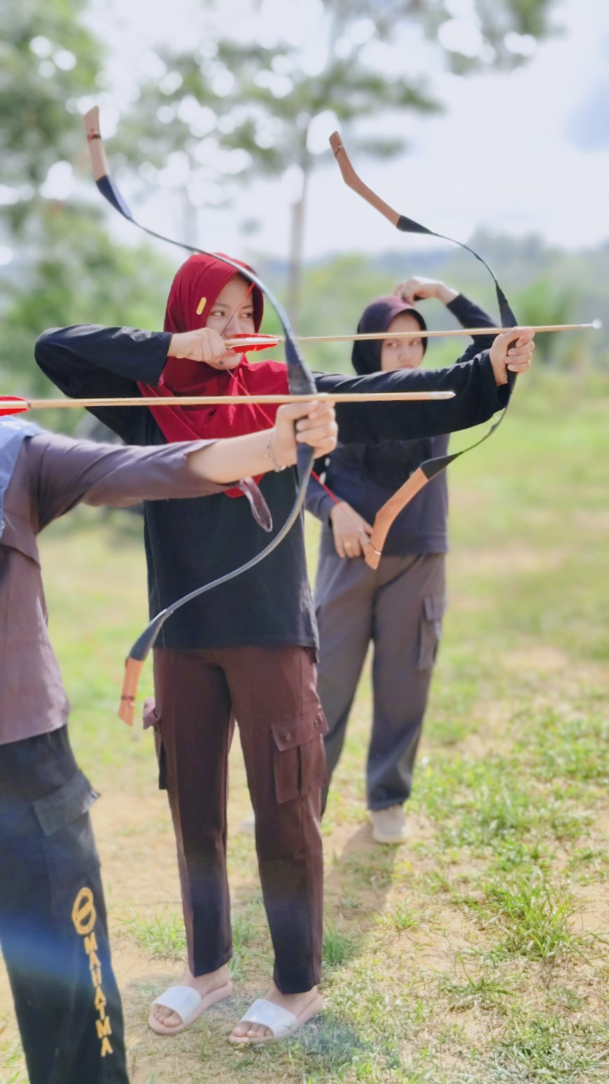 Kegiatan Panahan Mingguan di Lapangan Cendekia Muslim: Latih Fokus dan Konsentrasi